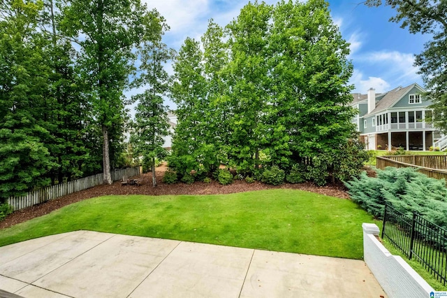 view of yard featuring a patio