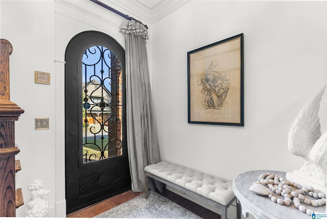 foyer with crown molding