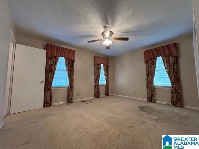 unfurnished room with carpet and ceiling fan