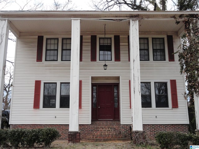 view of front facade with covered porch