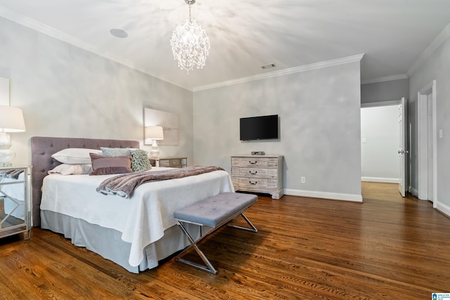 bedroom featuring a chandelier, wood finished floors, visible vents, baseboards, and ornamental molding