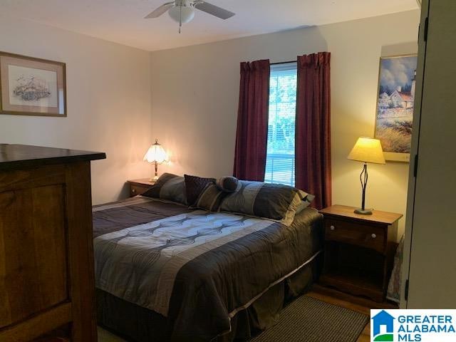 bedroom with ceiling fan