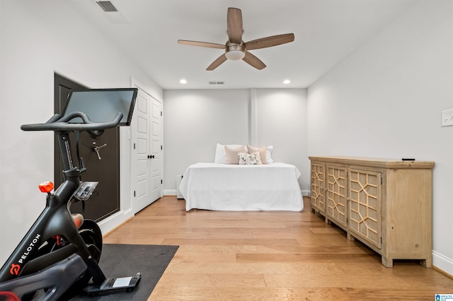 bedroom featuring a closet, light hardwood / wood-style floors, and ceiling fan