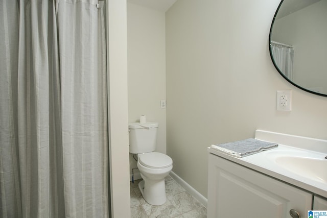 bathroom with vanity, curtained shower, and toilet