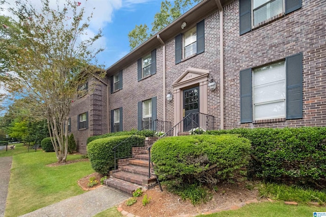 view of front of home with a front yard