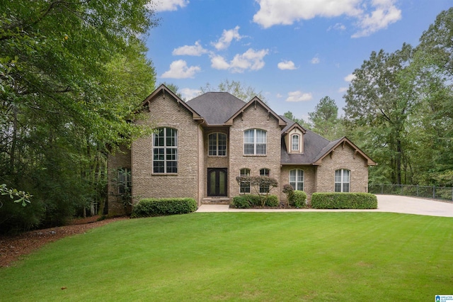 view of front facade with a front lawn