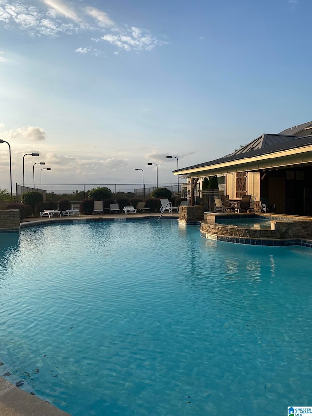 view of swimming pool featuring a jacuzzi