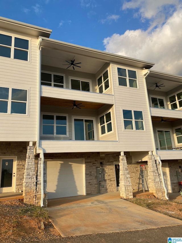 view of front of house featuring a garage and ceiling fan