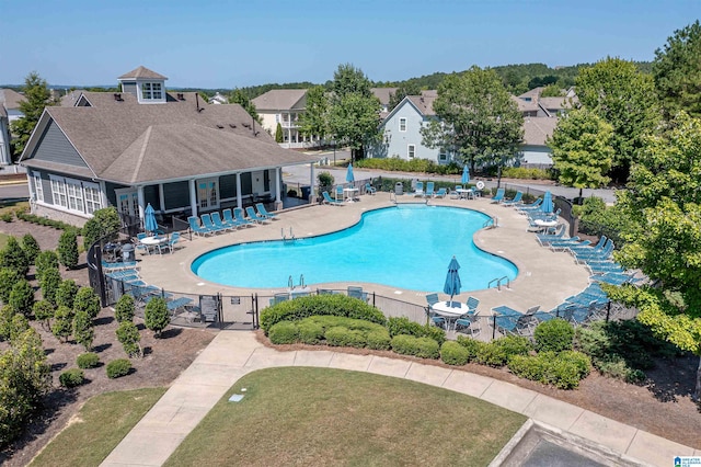 view of swimming pool featuring a patio