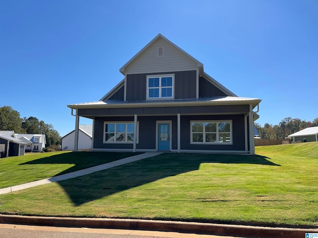 view of front of property featuring a front lawn