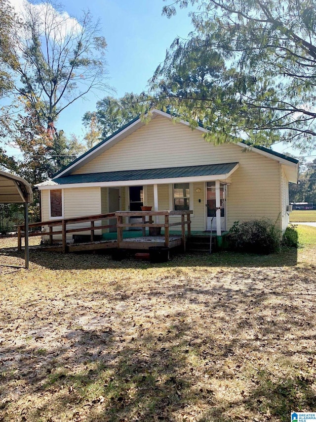 view of front facade featuring a carport and a porch