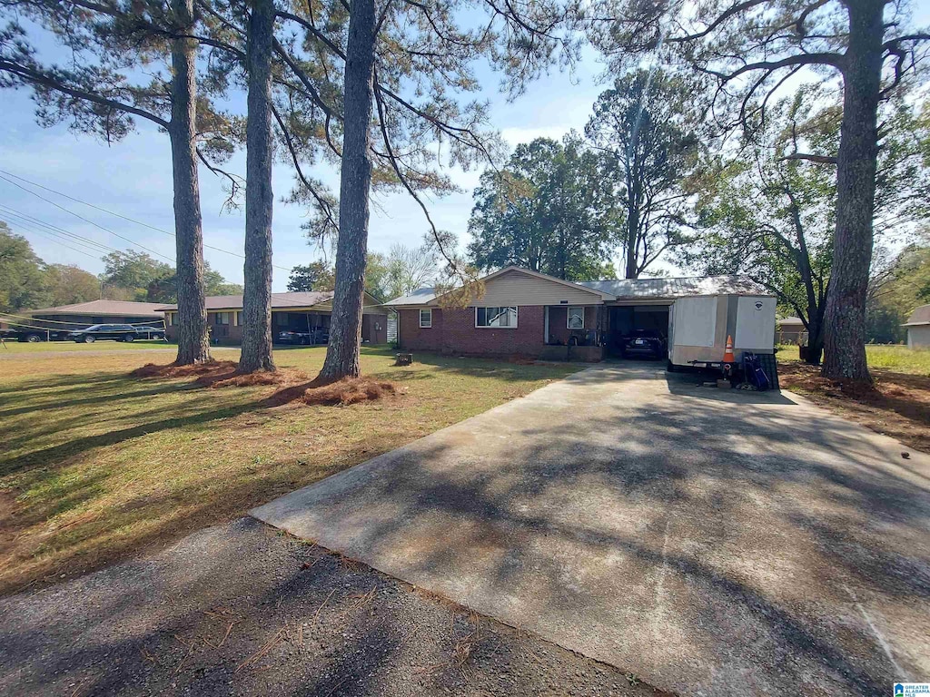 single story home featuring a carport and a front yard