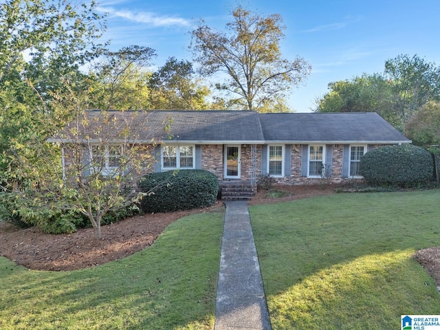 single story home featuring a front yard