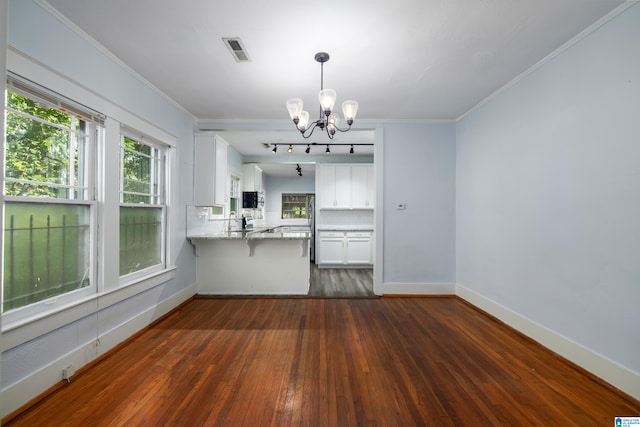 kitchen with visible vents, dark wood finished floors, ornamental molding, decorative backsplash, and white cabinets