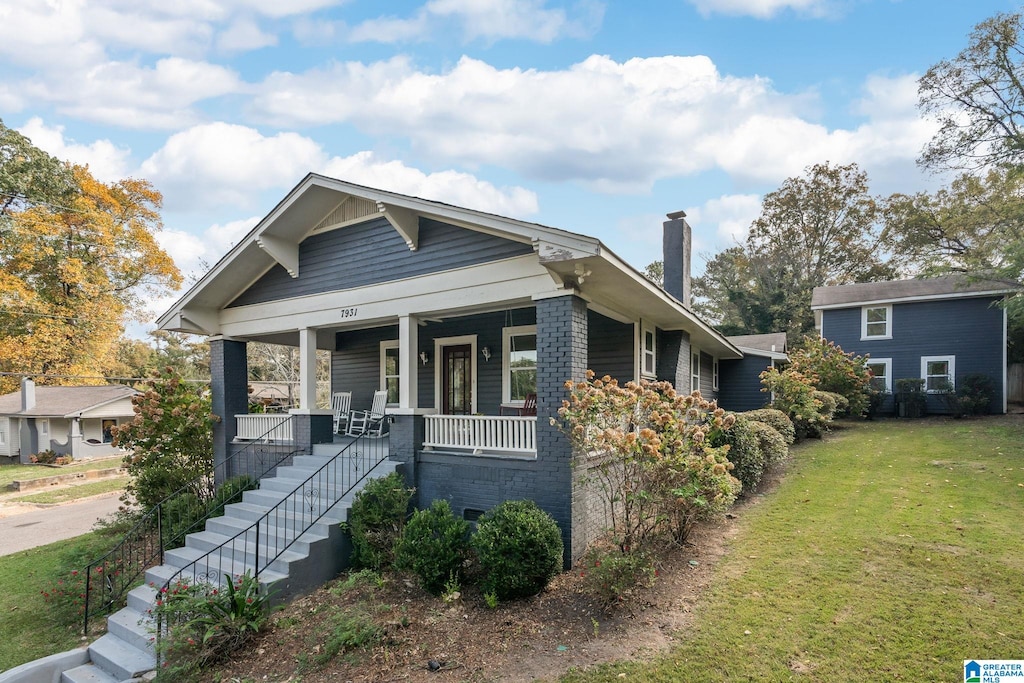 view of front of property with a front yard and covered porch