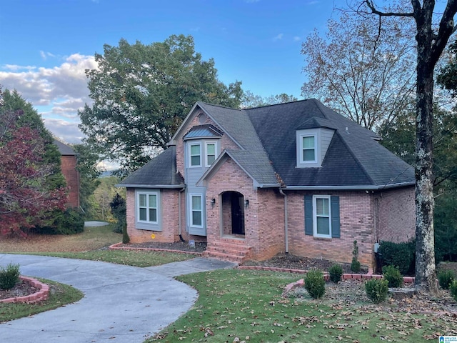 view of front of home with a front lawn