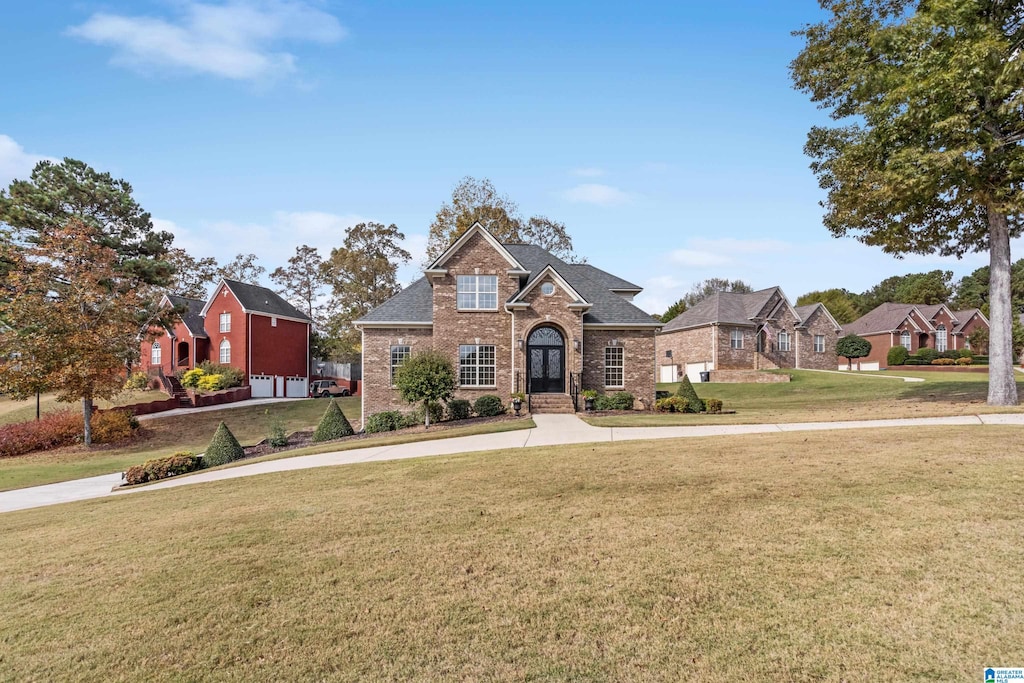 view of front of home featuring a front lawn