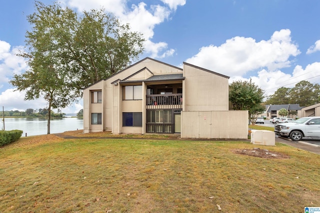 view of front of house featuring a water view and a front lawn