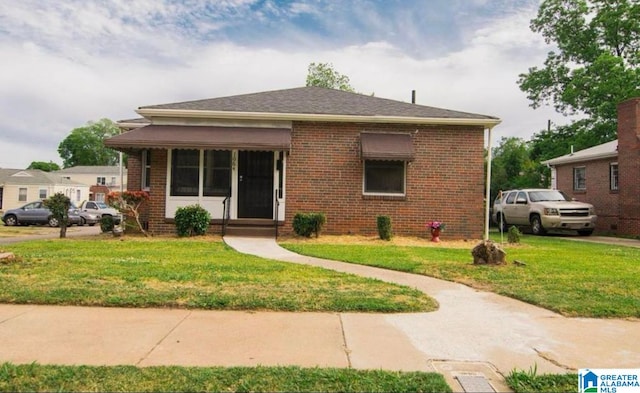 view of front of property with a front lawn