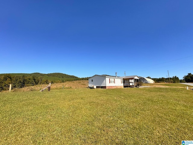 view of yard featuring a rural view