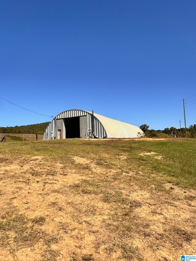 view of yard with a rural view