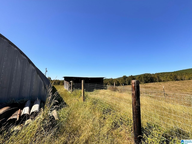 view of yard featuring a rural view