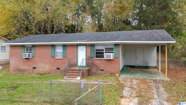 view of front of property with a carport, cooling unit, and a front yard