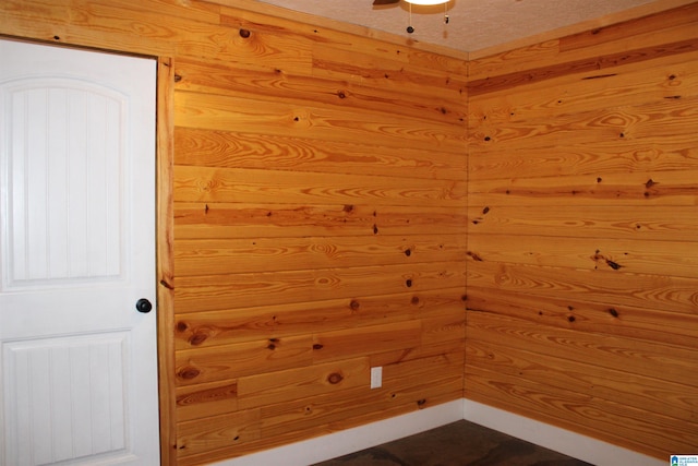 empty room featuring ceiling fan