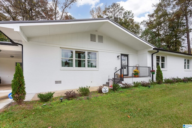 view of front of house with a front yard