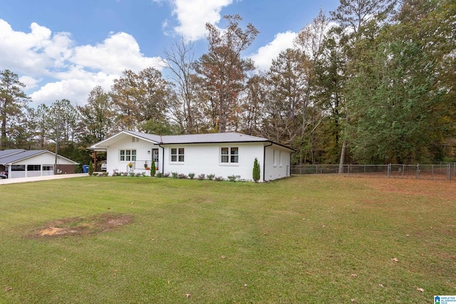 view of front facade with a front yard