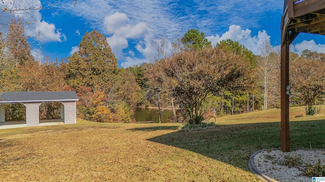 view of yard featuring a water view