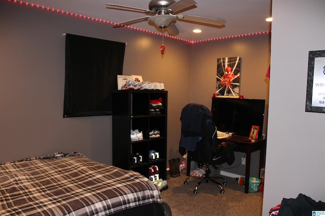 carpeted bedroom featuring ceiling fan