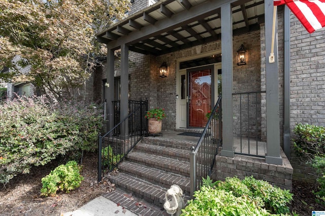 property entrance featuring a porch