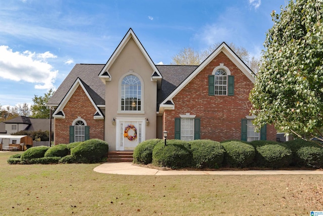 view of front property featuring a front yard