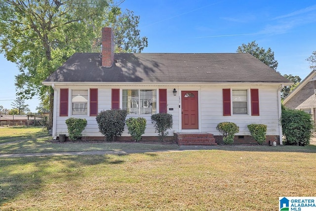 view of front facade with a front yard