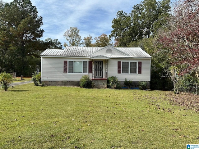 single story home featuring a front yard