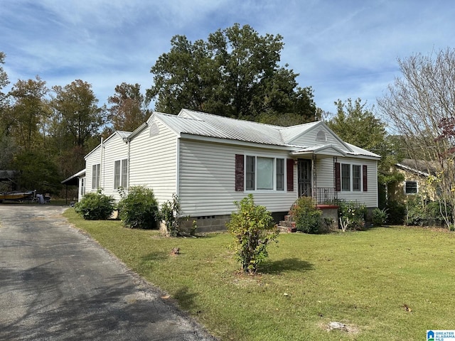 ranch-style house with a front lawn