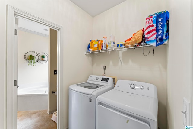 laundry room featuring light tile patterned flooring and independent washer and dryer