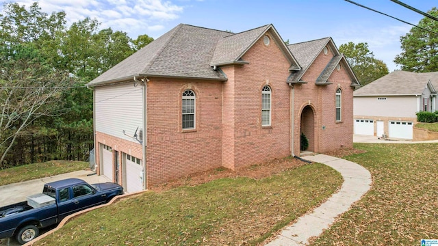 view of front of house featuring a garage and a front lawn