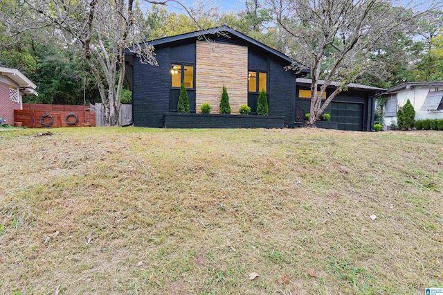 view of front facade with a front lawn