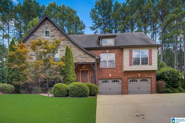 view of front of home featuring a front lawn and a garage