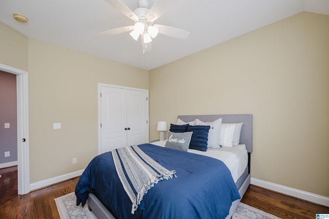 bedroom featuring a closet, lofted ceiling, ceiling fan, and dark hardwood / wood-style floors