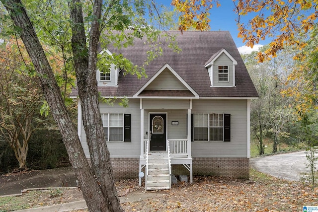 new england style home with a porch