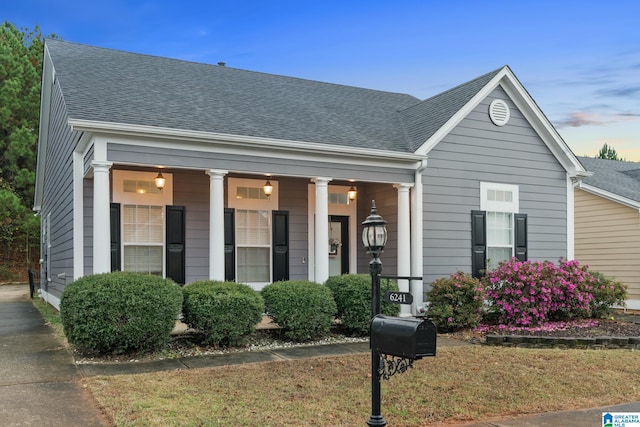 view of front of property with a front yard