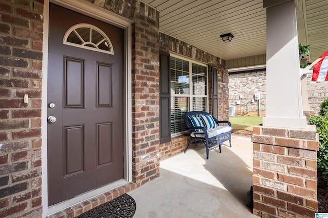 entrance to property featuring a porch