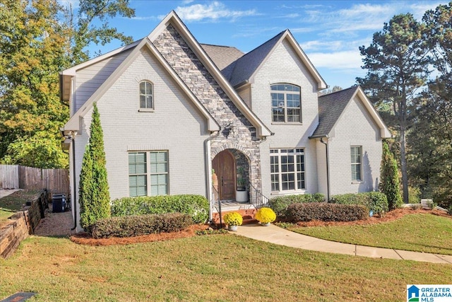 view of front facade featuring a front lawn and central AC