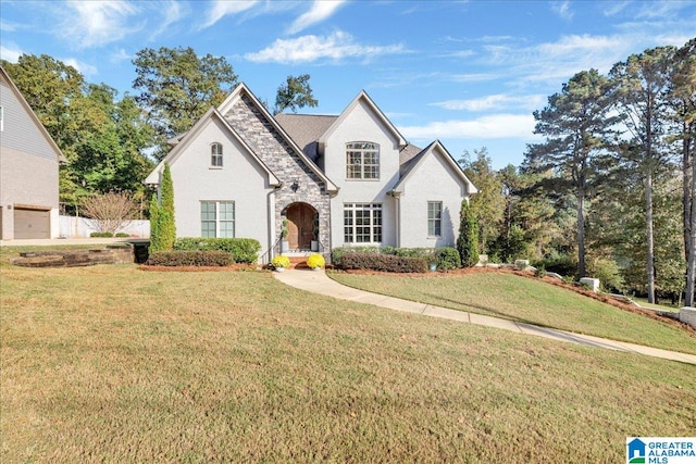 view of front facade with a front lawn