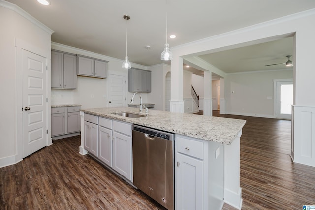 kitchen featuring gray cabinetry, dark wood-type flooring, a center island with sink, sink, and dishwasher