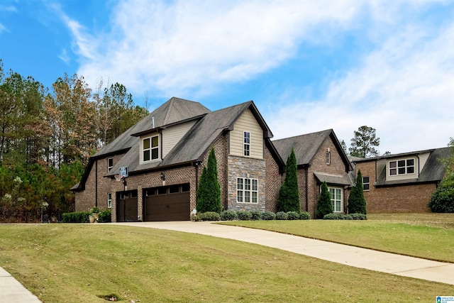 view of front of house featuring a front lawn and a garage