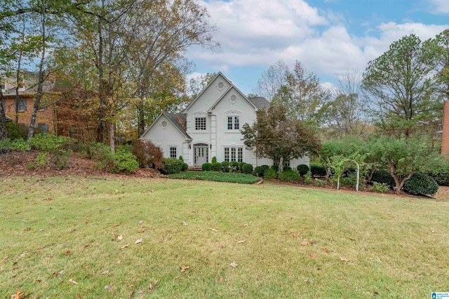 view of front of house featuring a front lawn